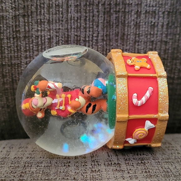 Two Disney Tigger from Winnie The Pooh Mini Snow Globes - Picture 6 of 7